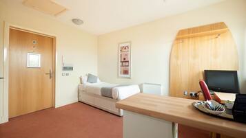 1 bedroom, desk, free WiFi, bed sheets