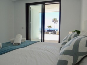 2 habitaciones, tabla de planchar con plancha, wifi y ropa de cama 