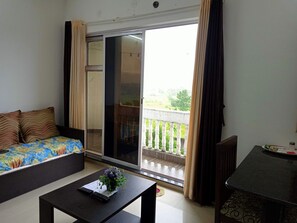 Fernseher, Tischtennisplatte