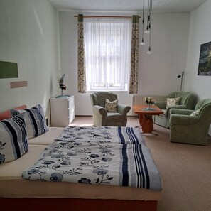 3 bedrooms, iron/ironing board, WiFi, bed sheets - Apartment Hahn Sebnitz (Sebnitz)