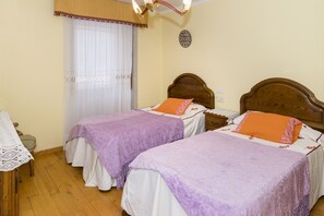 4 bedrooms, iron/ironing board, travel cot, free WiFi
