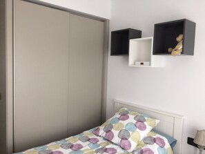 2 habitaciones, tabla de planchar con plancha y wifi gratis 