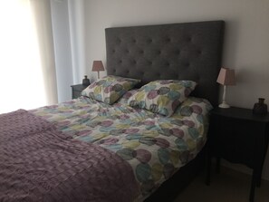 2 habitaciones, tabla de planchar con plancha y wifi gratis 