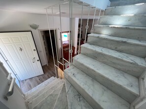 Unclassified image, 4 of 44, button