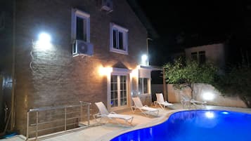 Outdoor pool, a heated pool
