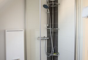 Dusche, Haartrockner, Toilettenpapier