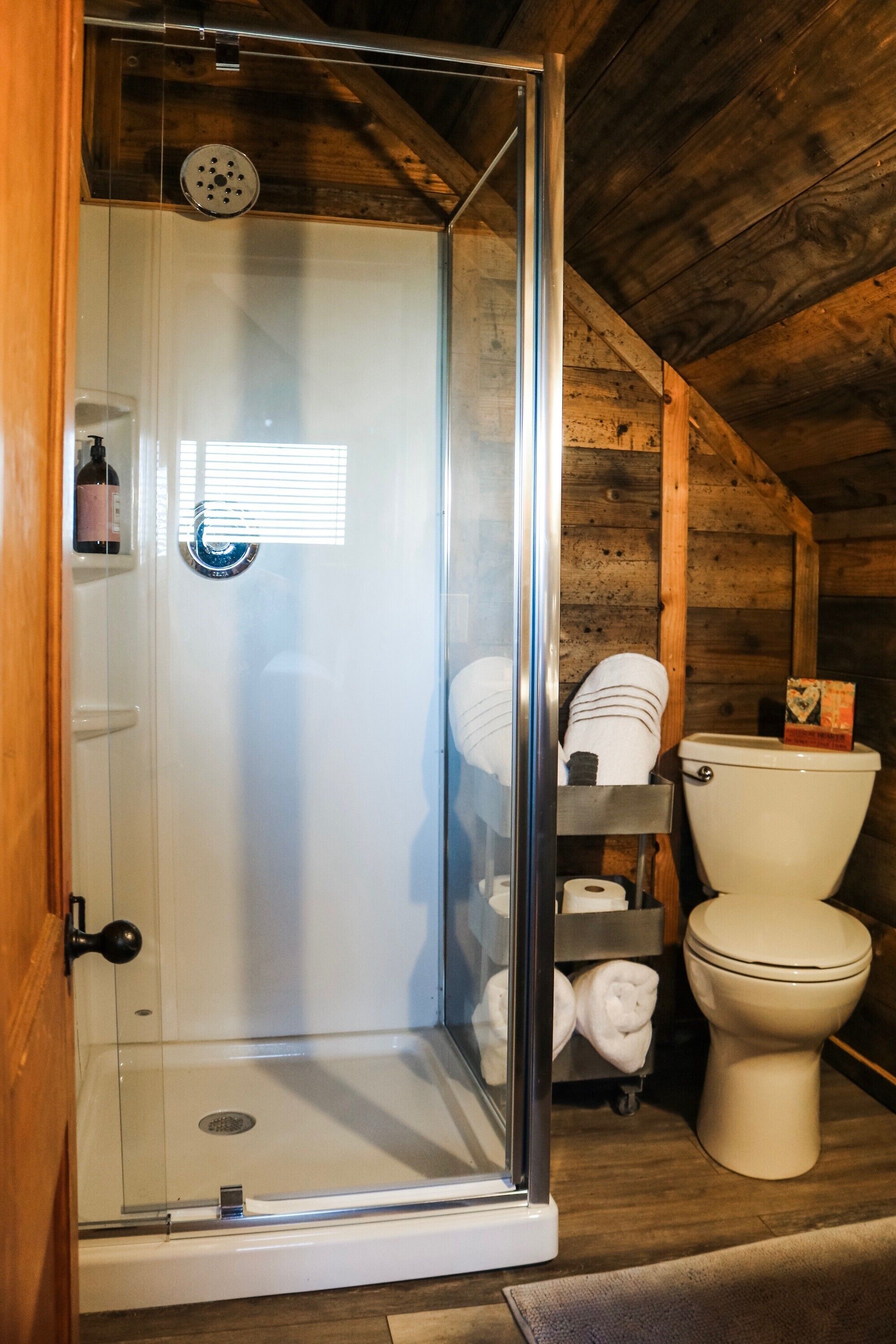 Combined shower/bathtub, hair dryer, towels, soap