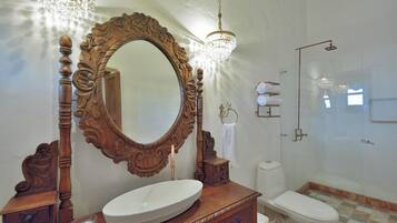 Shower, free toiletries, hair dryer, towels