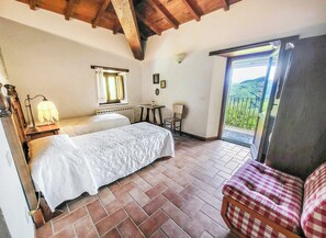 5 chambres, fer et planche à repasser, accès Internet, draps fournis