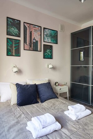 Apartemen Comfort, pemandangan kota | 1 kamar tidur, seprai antialergi, dan didekorasi berbeda-beda