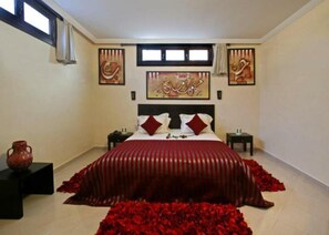 4 bedrooms, iron/ironing board, WiFi, bed sheets - Imperial 3 Suites Ushuaia Villa with Full & Half Board (Marrakech)