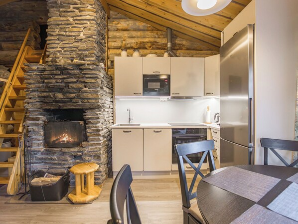 Jääkaappi, mikroaaltouuni, astianpesukone