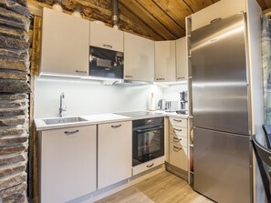 Jääkaappi, mikroaaltouuni, astianpesukone