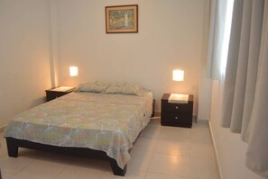 2 slaapkamers, een bureau, wifi, beddengoed