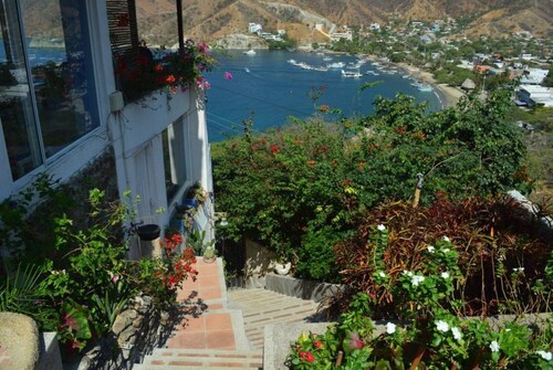 Ocean view cabin ideal for groups or couples