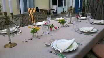 Serveert diner, regionale gerechten