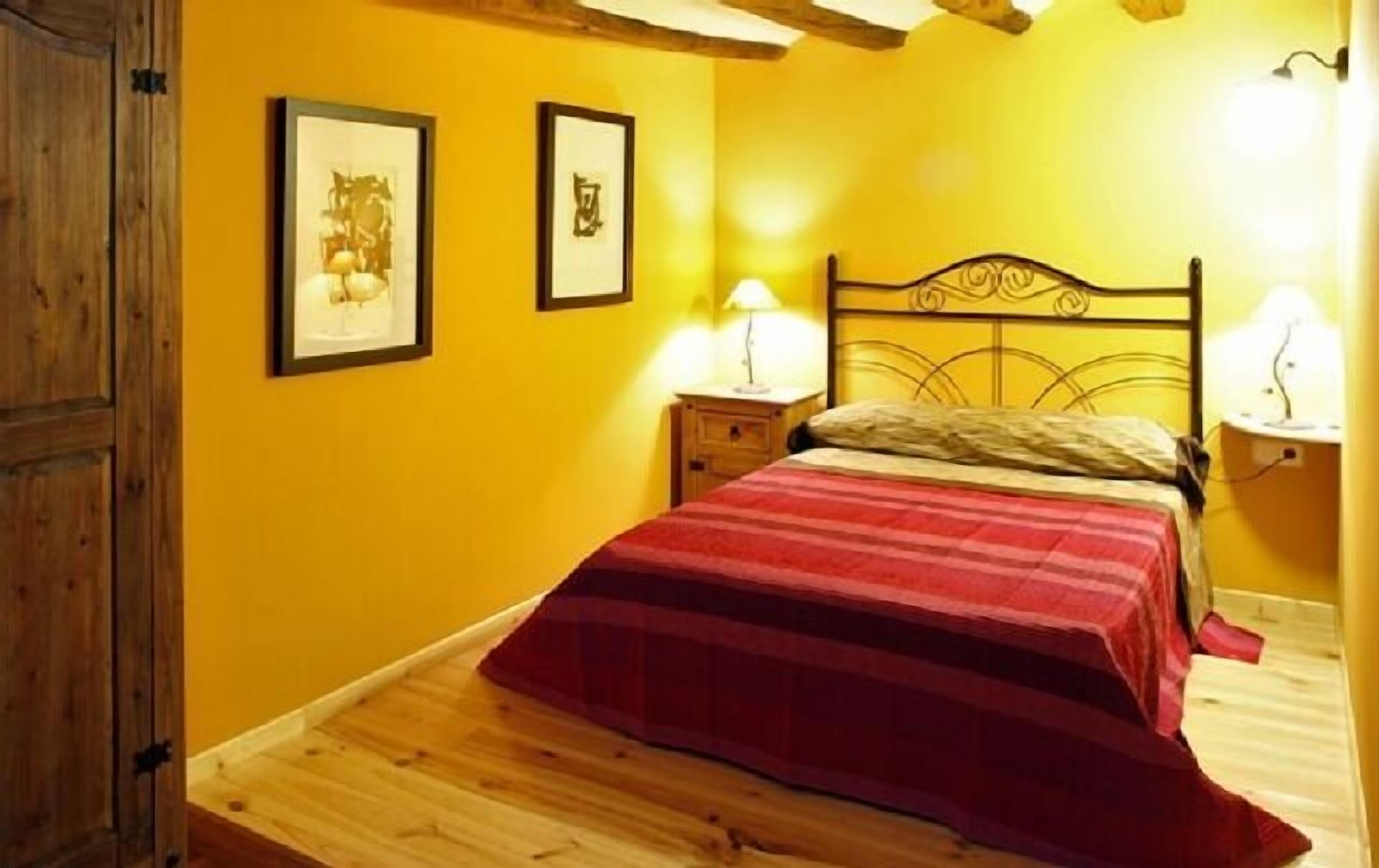 3 slaapkamers, een strijkplank/strijkijzer, wifi, beddengoed