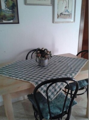 Dining - - CASA MAMMA MARISA - (San Teodoro)