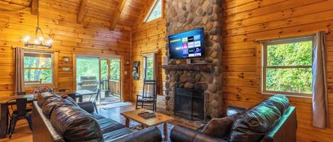 Smart-tv, een open haard, een dvd-speler en tafelvoetbal