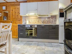 Jääkaappi, mikroaaltouuni, astianpesukone