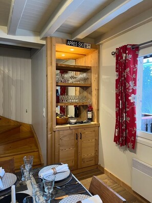 Dining - Chalet Le Renard Du Lac- close to the Chavanne piste and lake (Les Gets)