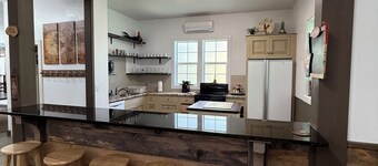 *NEW* “Casa Grande" Discount Rates! Private NEW HOT TUB, POOL TABLE, BASKE