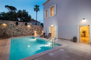 Outdoor pool, a heated pool - Luxury 5 star villa in Dubrovnik (Dubrovnik)