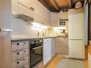 Réfrigérateur, micro-ondes, lave-vaisselle