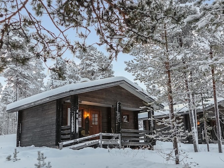 Exterior. Lemmenliekki 2 by Interhome