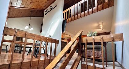 North Conway Getaway! Stonehurst Village Condo - 2,500 Sq. Ft