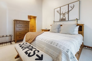 5 chambres, fer et planche à repasser, Wi-Fi, draps fournis