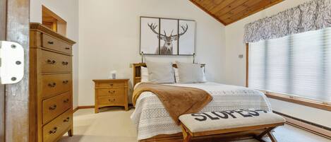 5 bedrooms, iron/ironing board, WiFi, bed sheets