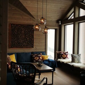 Fernseher, Kamin, Videospiele, Musikbibliothek