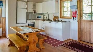 Fridge, microwave, oven, cookware/dishes/utensils