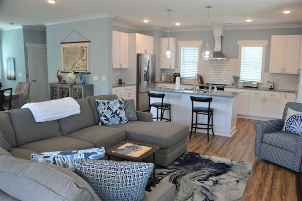 Smart TV, fireplace, DVD player, books