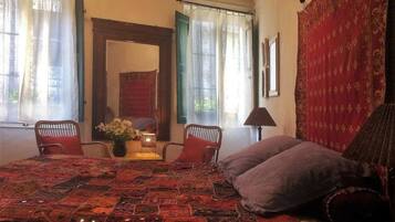 Phòng 4, 2 giường cỡ queen | Két bảo mật tại phòng, trang trí khác biệt