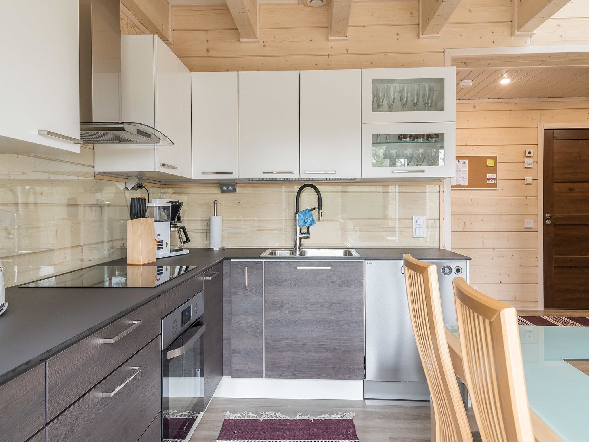 冰箱、微波炉、洗碗机、高脚椅