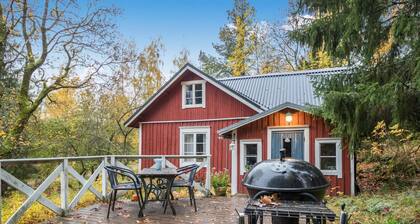 Puutarhurin mökki by Interhome