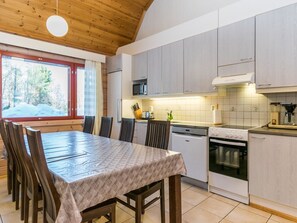 Fridge, microwave, dishwasher, cookware/dishes/utensils