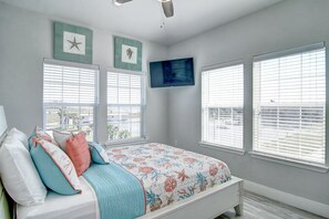 4 bedrooms, iron/ironing board, free Internet, bed sheets