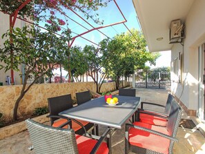 屋外ダイニングエリア