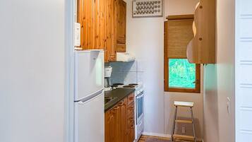 Kühlschrank, Mikrowelle, Kochgeschirr/Geschirr/Besteck