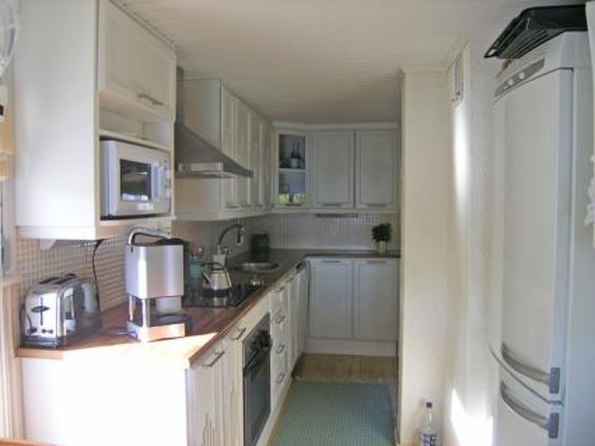 Frigorifero, microonde, lavastoviglie, pentole/stoviglie/utensili