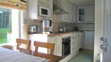 Jääkaappi, mikroaaltouuni, astianpesukone