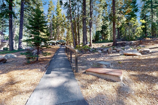 Property grounds - Cute condo with shared pool, hot tub and tennis (Carnelian Bay)