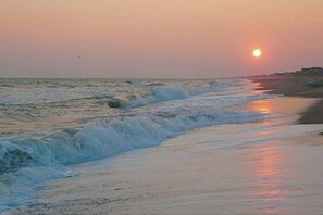 On the beach - “Shorely Anchored” DIRECT OCEAN FRONT Top Floor! Beautifully Renovated! (Atlantic Beach)