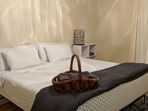3 habitaciones, tabla de planchar con plancha, wifi y ropa de cama