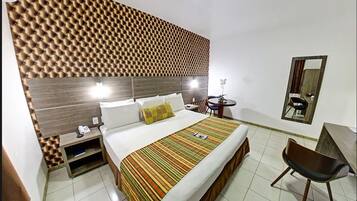 Frigobar, cofres nos quartos, Wi-Fi de cortesia, roupa de cama