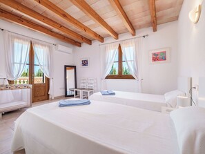 4 Schlafzimmer, Schreibtisch, Bügeleisen/Bügelbrett, Internetzugang