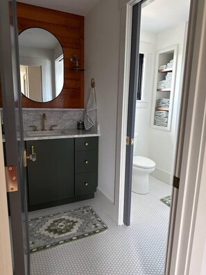 Shower, hair dryer, towels, toilet paper